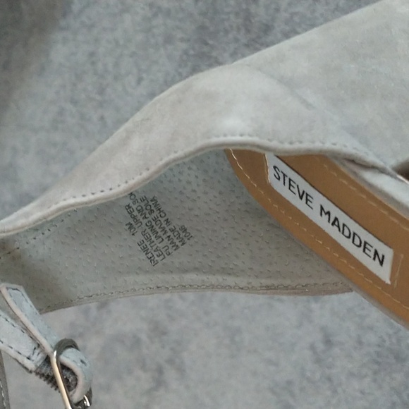 Size 10 Steve Madden Grey Suede Sandals - Picture 6 of 6